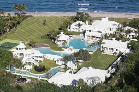 Celine Dion used to own a mansion in Jupiter Island, Florida, which she bought for $7 million in 2010.
